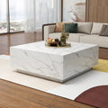 Table basse carrée en faux marbre au design discret