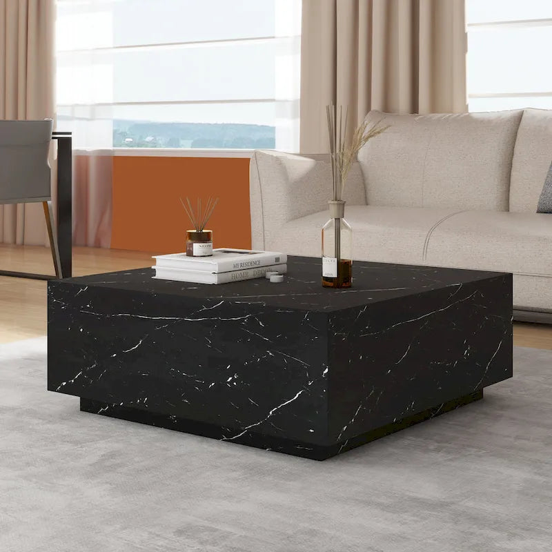 Table basse carrée en faux marbre au design discret