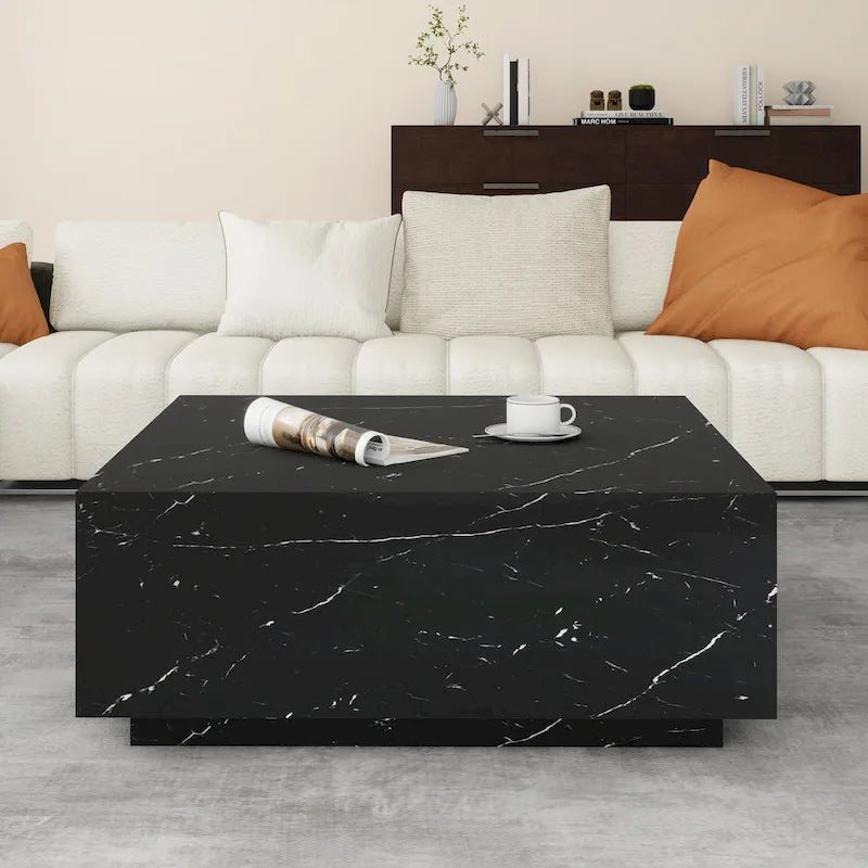 Table basse carrée en faux marbre au design discret