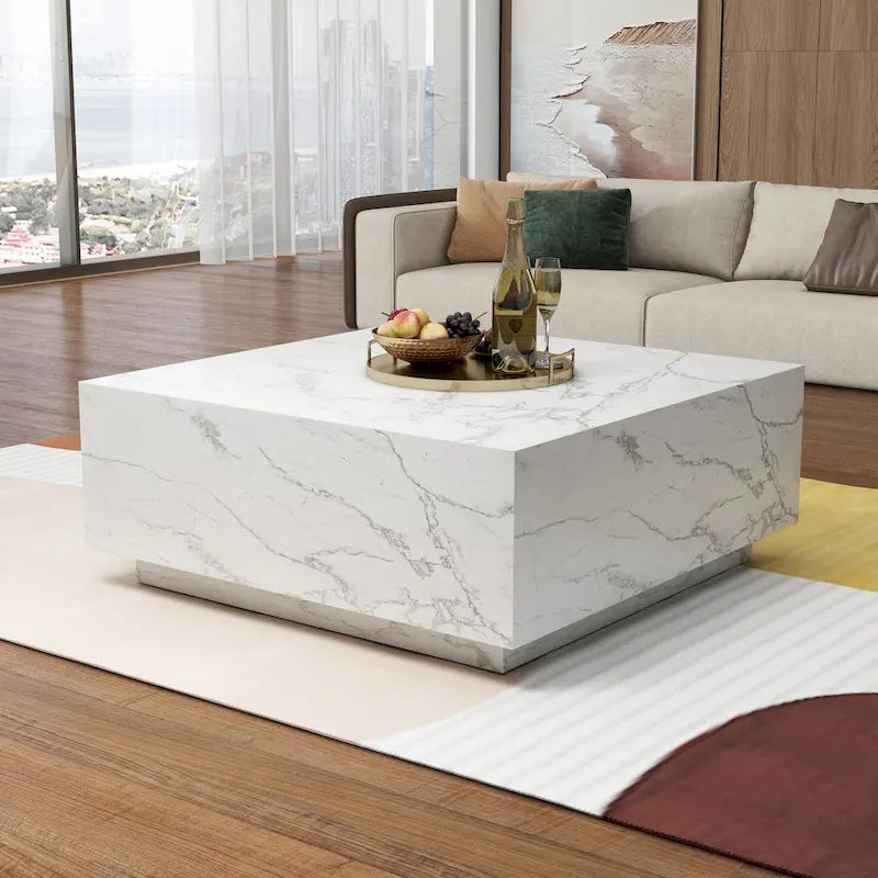 Table basse carrée en faux marbre au design discret