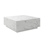 Table basse carrée en faux marbre au design discret