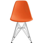 Chaise moderne en plastique moulé avec piètement chromé