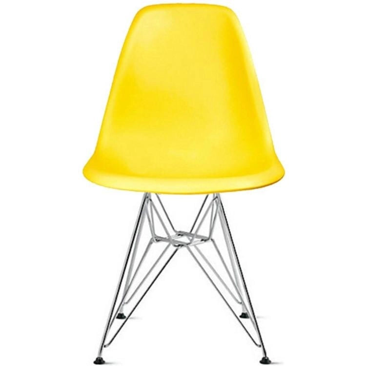 Chaise moderne en plastique moulé avec piètement chromé