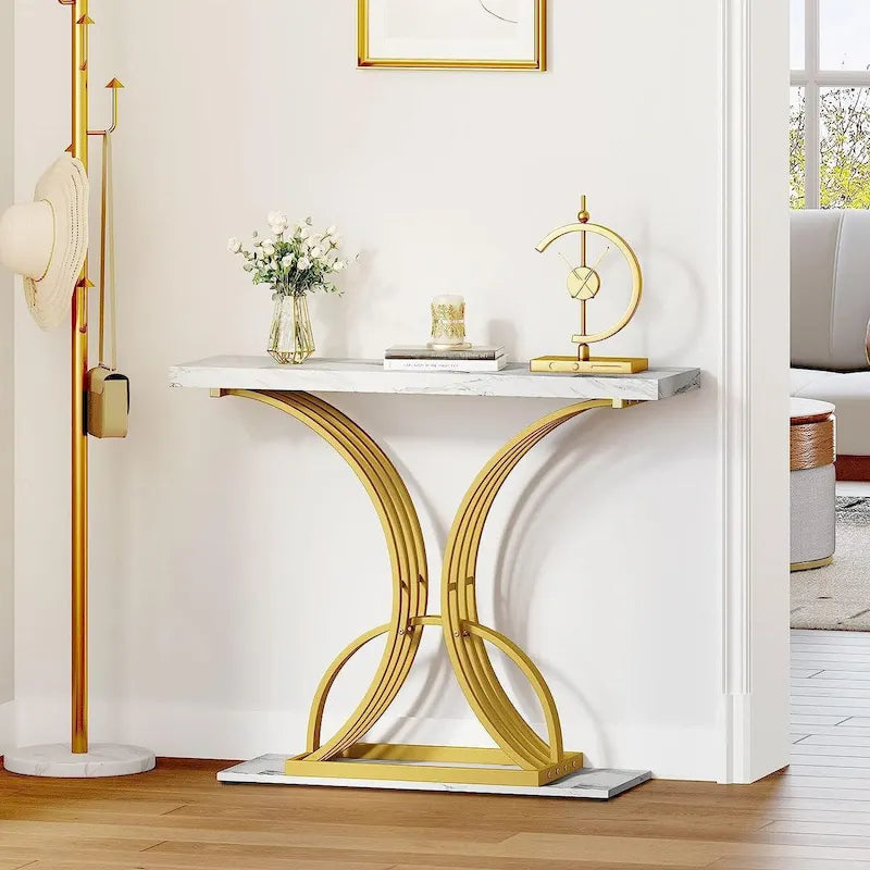 Console moderne effet marbre avec piètement en métal doré pour entrée et salon