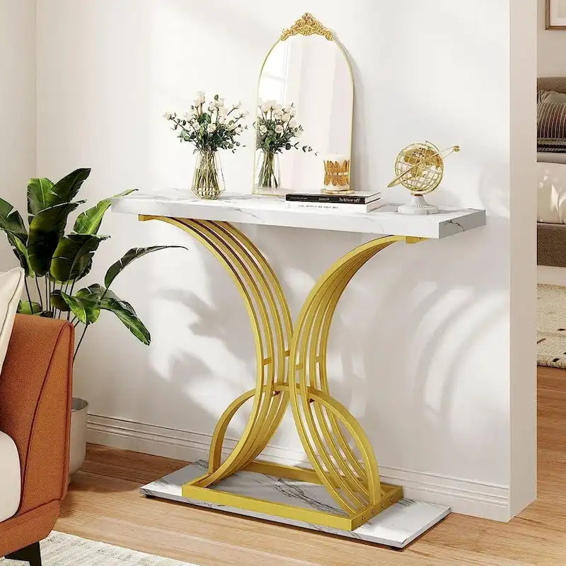 Console moderne effet marbre avec piètement en métal doré pour entrée et salon